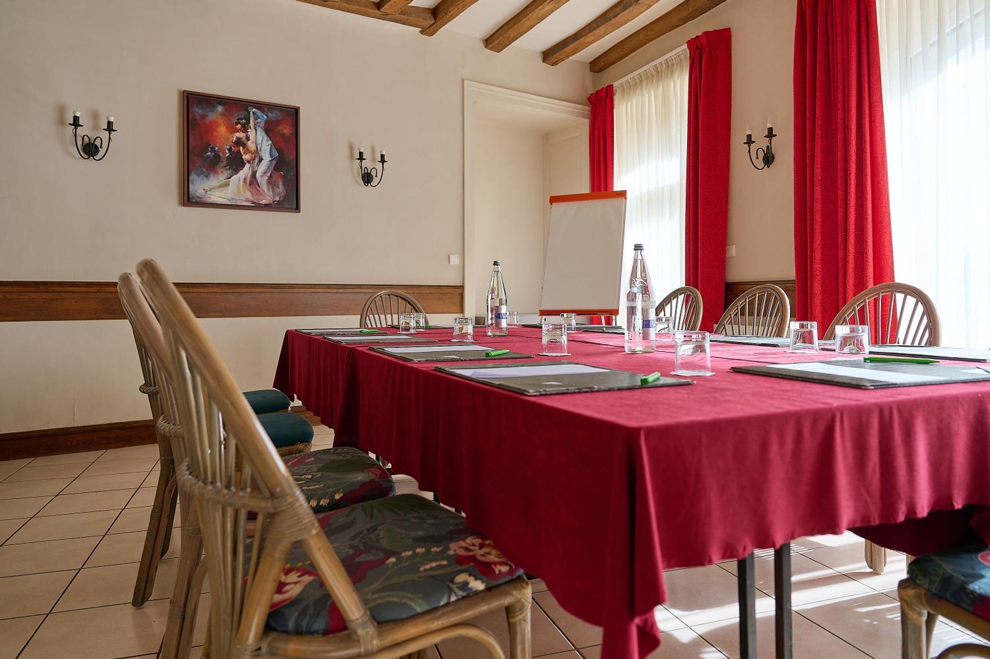 Logis L'Ermitage Hotel & Restaurant Saulges المظهر الخارجي الصورة
