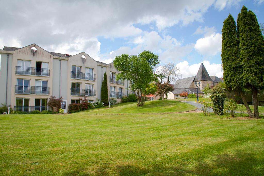 Logis L'Ermitage Hotel & Restaurant Saulges المظهر الخارجي الصورة