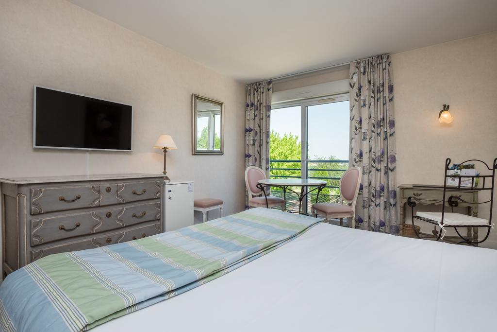 Logis L'Ermitage Hotel & Restaurant Saulges المظهر الخارجي الصورة