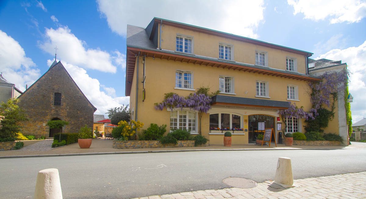 Logis L'Ermitage Hotel & Restaurant Saulges المظهر الخارجي الصورة